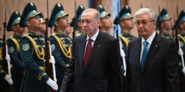Cumhurbaşkanı Erdoğan Kazakistan’da resmi törenle karşılandı