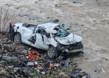 Erzincan’da korkunç kaza: 2 kişi öldü, 1 kişi ağır yaralı Erzincan’da korkunç kaza: 2 kişi öldü, 1 kişi ağır yaralı