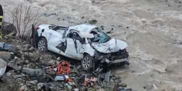 Erzincan’da korkunç kaza: 2 kişi öldü, 1 kişi ağır yaralı Erzincan’da korkunç kaza: 2 kişi öldü, 1 kişi ağır yaralı