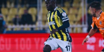Fenerbahçe, Başakşehir’i 3 golle geçti!