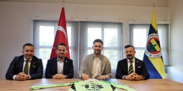 Fenerbahçe, Tarık Çetin ile uzattı!