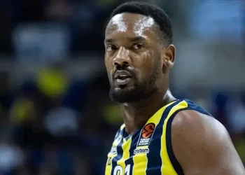 Fenerbahçe'nin eski yıldızı Galatasaray'a imzaya geliyor! Fenerbahçe’nin eski yıldızı Galatasaray’a imzaya geliyor!