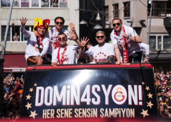 Galatasaray, 26. şampiyonluğunu kutluyor! Galatasaray, 26. şampiyonluğunu kutluyor!