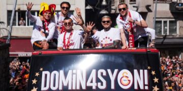 Galatasaray, 26. şampiyonluğunu kutluyor! Galatasaray, 26. şampiyonluğunu kutluyor!