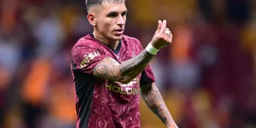 Galatasaray’lı Torreira’ya yumruklu saldırı!