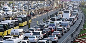 Bayram tatili için büyük göç başladı! İşte yollarda son durum Bayram tatili için büyük göç başladı! İşte yollarda son durum
