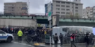 Taksim’e yürümek isteyen gruba polis müdahalesi: Mecidiyeköy’de gözaltılar