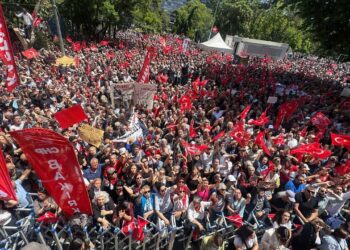 Özgür Özel’in çağrısı sonrası Güvenpark doldu Özgür Özel’in çağrısı sonrası Güvenpark doldu