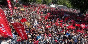 Özgür Özel’in çağrısı sonrası Güvenpark doldu