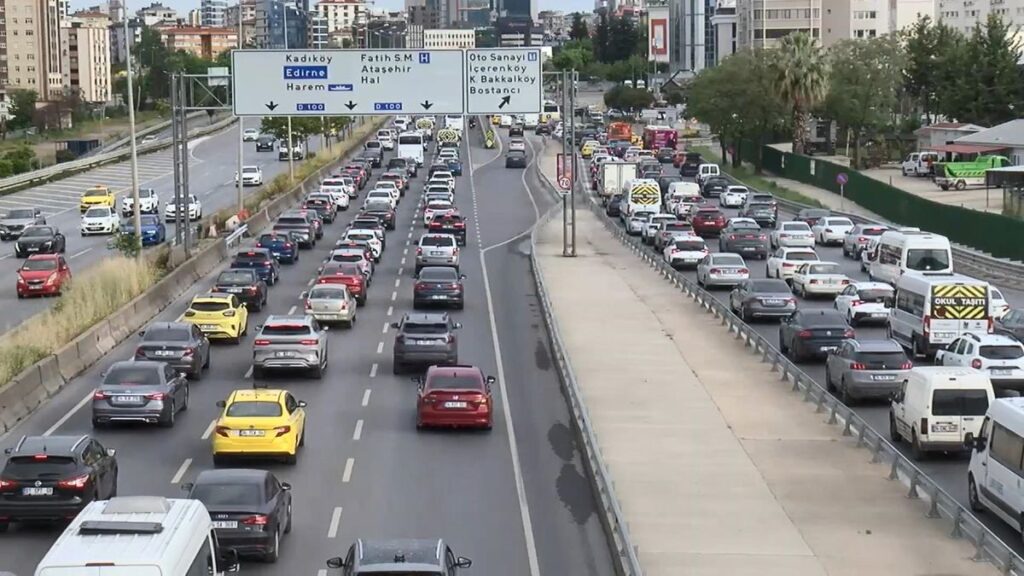 istanbul da haftanin ilk is gununde trafik habermeydan