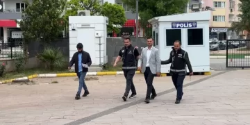 İstanbul merkezli rüşvet soruşturmasında CHP’li il başkanı adliyede