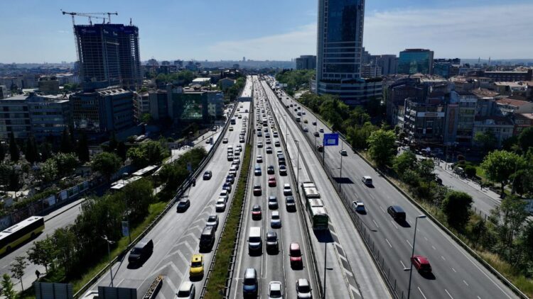 İstanbul’da bayram tatilinin dördüncü gününde trafik sakin İstanbul’da bayram tatilinin dördüncü gününde trafik sakin...