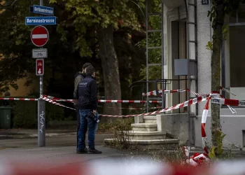 İsviçre'de bıçaklı saldırı: Yaralılar var İsviçre’de bıçaklı saldırı: Yaralılar var