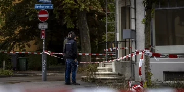 İsviçre'de bıçaklı saldırı: Yaralılar var İsviçre’de bıçaklı saldırı: Yaralılar var