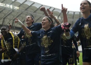 Kadın Futbolu’nda Şampiyon Fenerbahçe arsaVev!