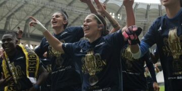 Kadın Futbolu’nda Şampiyon Fenerbahçe arsaVev!