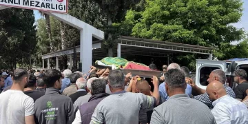 Mersin’deki yağ fabrikası patlamasında hayatını kaybeden işçi son yolculuğuna uğurlandı Mersin’deki yağ fabrikası patlamasında hayatını kaybeden işçi son yolculuğuna uğurlandı