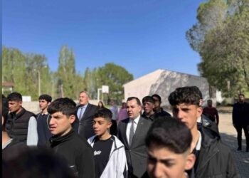 Muş Hasköy Kaymakamı, haftaya öğrencilerle başladı!