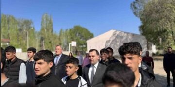 Muş Hasköy Kaymakamı, haftaya öğrencilerle başladı!