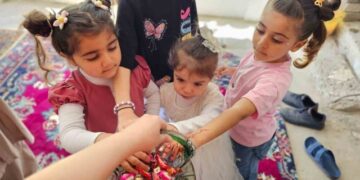 Muş Hasköy’de, bayramda şeker toplama geleneğini çocuklar yaşatıyor!