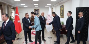 Muş Valiliği'nde, bayramlaşma programı düzenlendi! Muş Valiliği’nde, bayramlaşma programı düzenlendi!