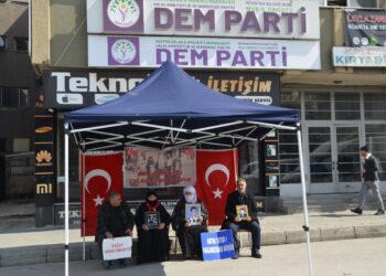 Muşlu ailelerin, evlat nöbetinde umutlu bekleyişi sürüyor!