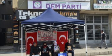 Muşlu ailelerin, evlat nöbetinde umutlu bekleyişi sürüyor!