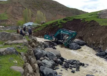 Muş’ta, etkili yağışların ardından dere ıslah çalışmaları başladı!