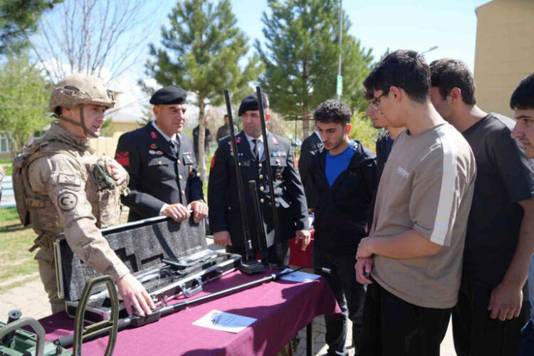 musta ogrencilere jandarma sahil guvenlik akademisinin tanitimi yapildi habermeydan