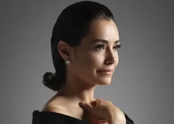 Özgü Namal’ın Cannes şıklığı göz kamaştırdı