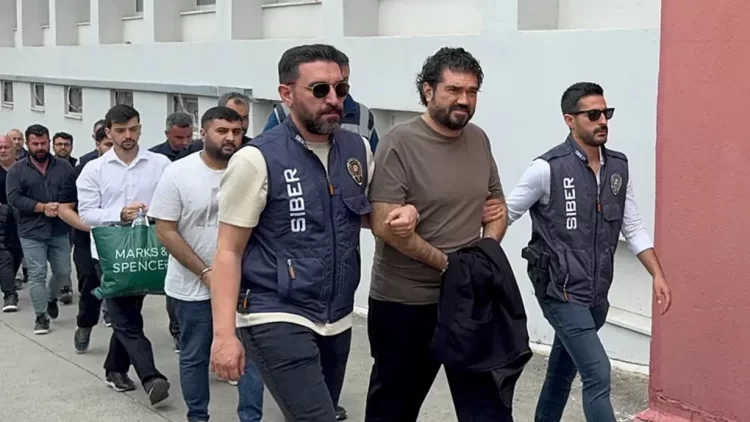 Rasim Ozan Kütahyalı başka cezaevine nakledildi Rasim Ozan Kütahyalı başka cezaevine nakledildi.
