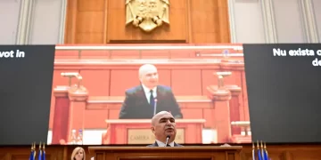 Romanya’da hükümet düştü: Güvensizlik önergesi kabul edildi