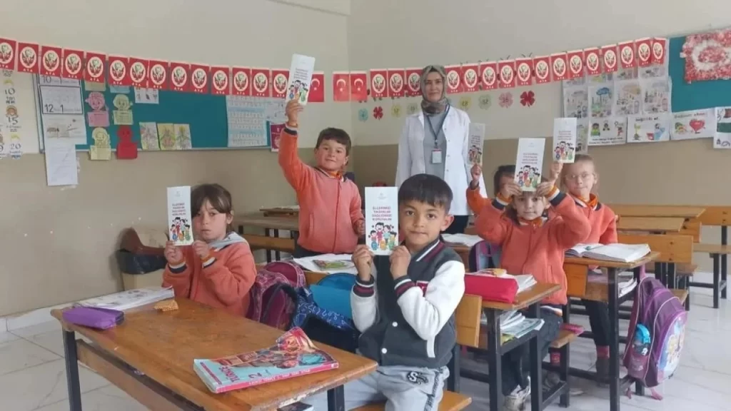 sinop duraganda saglik ekipleri okullari gezip ogrencilere hijyeni anlatti habermeydan