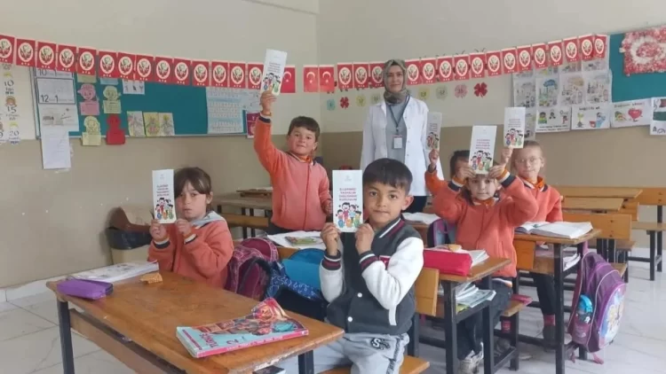 sinop duraganda saglik ekipleri okullari gezip ogrencilere hijyeni anlatti habermeydan