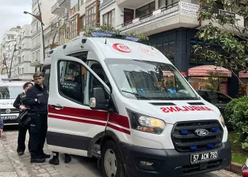 Sinop’ta, geri manevra yapan ticari araç yayaya çarptı!