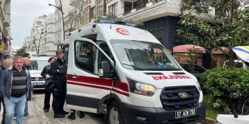 Sinop’ta, geri manevra yapan ticari araç yayaya çarptı!