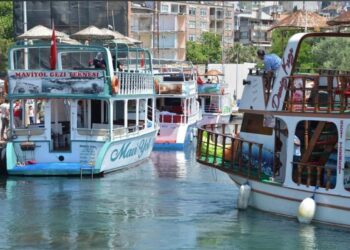 Sinop'ta, gezi teknesi turlarına zam! Sinop’ta, gezi teknesi turlarına zam!