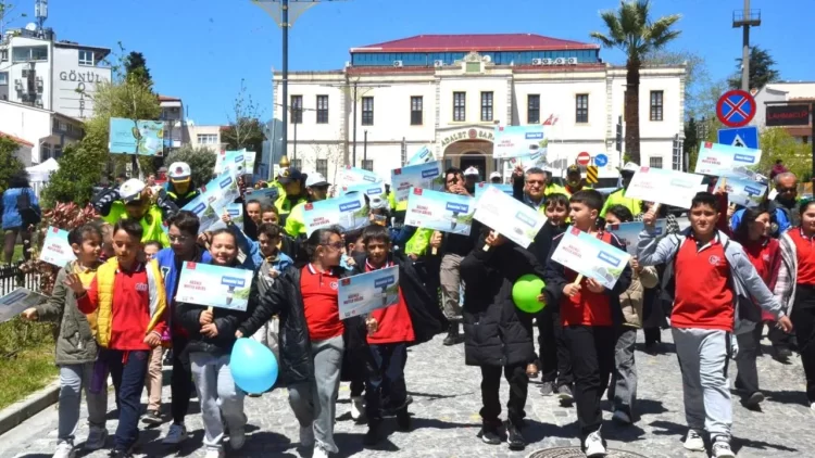 sinopta trafik haftasinda yuruyus ve egitim etkinligi habermeydan