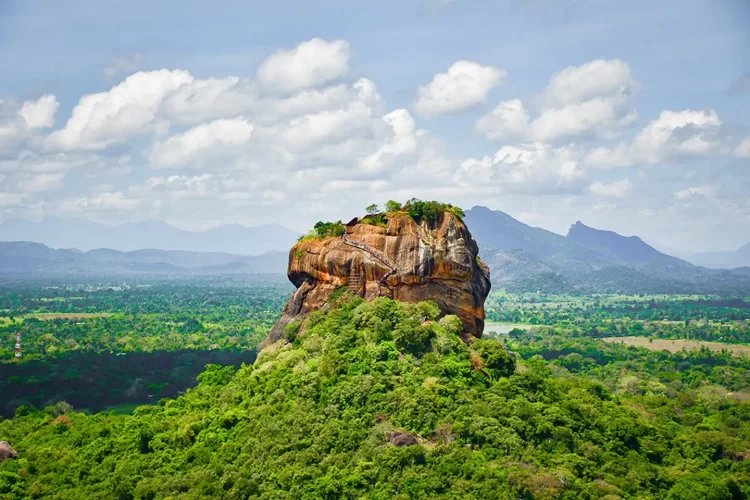 Sri Lanka’dan turizm hamlesi: 40’tan fazla ülkeye vize ücreti kaldırıldı Sri Lanka’da 40’tan fazla ülkeye vize ücreti kaldırıldı.