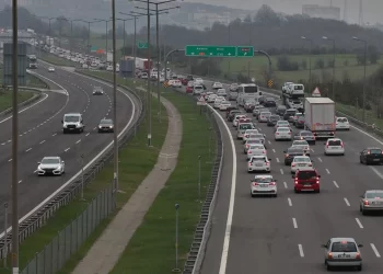 Kurban Bayramı tatili öncesinde TEM’de trafik yoğunluğu yaşandı