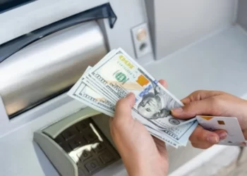 İstanbul'da ATM'lere sahte dolar yatırıp TL alan şebekeye operasyon! İstanbul’da ATM’lere sahte dolar yatırıp TL alan şebekeye operasyon!
