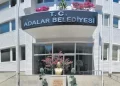 Adalar Belediyesi’ne Yolsuzluk Operasyonu: Belediye Başkanı Dahil 41 Şüpheli Gözaltında Adalar Belediyesi’ne Yolsuzluk Operasyonu: Belediye Başkanı Dahil 41 Şüpheli Gözaltında