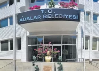 Adalar Belediyesi’ne Yolsuzluk Operasyonu: Belediye Başkanı Dahil 41 Şüpheli Gözaltında Adalar Belediyesi’ne Yolsuzluk Operasyonu: Belediye Başkanı Dahil 41 Şüpheli Gözaltında