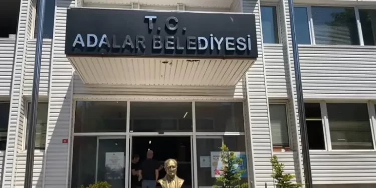Adalar Belediyesi’ne Rüşvet Operasyonu: 39 Şüpheli Adliyeye Sevk Edildi