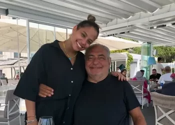 Ayşe Nazlı'dan babası Reha Muhtar'a duygusal veda Ayşe Nazlı’dan babası Reha Muhtar’a duygusal veda