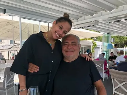 Ayşe Nazlı'dan babası Reha Muhtar'a duygusal veda Ayse Nazli babasi Reha Muhtara duygusal veda habermeydan