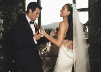 Dua Lipa ile Callum Turner’dan düğün fotoğrafları