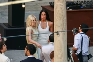 Dua Lipa ile Callum Turner'dan Sicilya'da görkemli düğün Dua Lipa Callum Turnerdan Sicilyada gorkemli dugun1 habermeydan