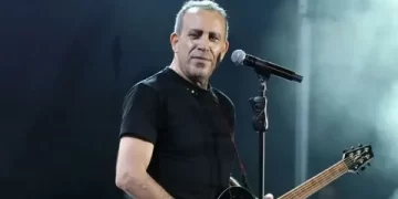 Haluk Levent sahnede rahatsızlandı