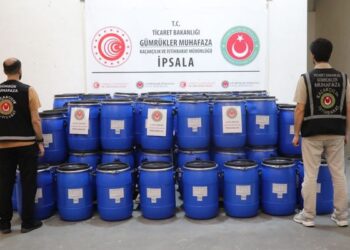 İpsala Sınır Kapısı'nda Dev Operasyon: 3 Milyar Liralık Uyuşturucu Ele Geçirildi İpsala Sınır Kapısı’nda Dev Operasyon: 3 Milyar Liralık Uyuşturucu Ele Geçirildi